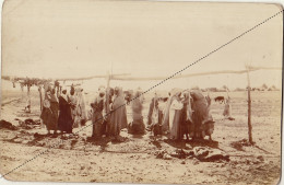 Photo Carte Postale Algérie Afrique Une Boucherie De Moutons En Plein Air En Pays Nomade Région Chéria Tebassa - Africa