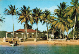 FRANCE - Guadeloupe - Maison De Style Colonial Aux Saintes - Animé - Barque - La Plage - La Mer - Carte Postale - Andere & Zonder Classificatie