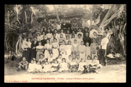 NOUVELLE-CALEDONIE - ILE NOU - GROUPE D'ENFANTS A L'ARBRE GEANT - New Caledonia