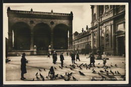 AK München, Taubenfütterung Vor Der Feldherrnhalle  - Muenchen