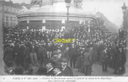 Paris, Journées Historiques Du 1er Mai, Curieux Et Manifestants Place De La République - Other & Unclassified