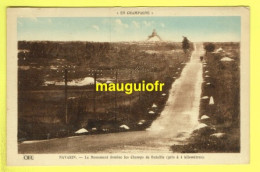 GUERRE 1914-18 / EN CHAMPAGNE / NAVARIN / LE MONUMENT DOMINE LES CHAMPS DE BATAILLE (PRIS À 4 KM) - Guerre 1914-18