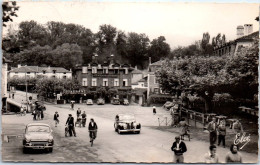 64 SAINT JEAN PIED DE PORT - La Place Du Marche.  - Saint Jean Pied De Port