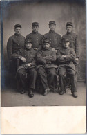 MILITARIA 14/18 - Groupe De Militaires (4e Sur Le Kepi) - Guerre 1914-18