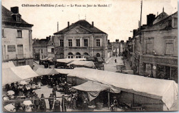 37 CHATEAULA VALLIERE - La Place Un Jour De Marche.  - Andere & Zonder Classificatie