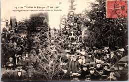 87 LIMOGES - Greves De 1905, Ouvrieres Devant La Tombe De Vardelle  - Limoges