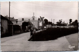 14 CARPIQUET - La Place Et Monument Aux Morts  - Altri & Non Classificati