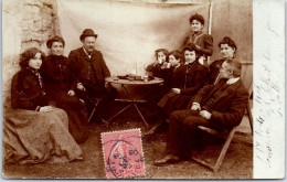 21 CARTE PHOTO - Une Famille A Une Table (non Situee) - Sonstige & Ohne Zuordnung