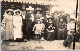 14 TROUVILLE - CARTE PHOTO - Ensemble De Touriste A La Plage  - Trouville