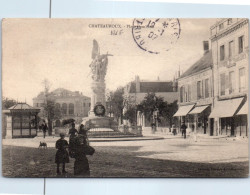 36 CHATEAUROUX - Place Gambetta, Le Monument  - Chateauroux