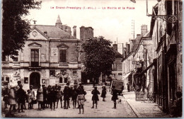 37 LE GRAND PRESSIGNY - La Mairie Et La Place. - Sonstige & Ohne Zuordnung