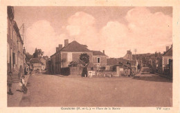 COMBRÉE - Le Bourg - Place De La Mairie - VENTE DIRECTE X - Andere & Zonder Classificatie