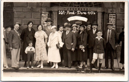 63 LE MONT DORE - CARTE PHOTO - Foule Devant Les Thermes 1934 - Le Mont Dore