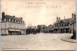 76 YVETOT - La Place De La Gare.  - Yvetot