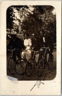 76 ROUEN - CARTE PHOTO - Cyclistes Dans Une Rue  - Rouen