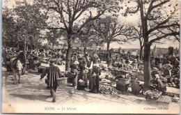 41 BLOIS -- Le Marche Sur La Place. - Blois