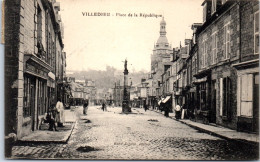 50 VILLEDIEU LES POELES - Vue Sur La Place De La Republique  - Villedieu