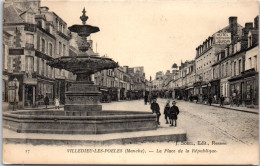50 VILLEDIEU LES POELES - Fontaine, Place De La Republique  - Villedieu