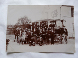 SUPERBE - PHOTO ANCIENNE (12 X 17 Cm) - ANNEXE DE L'HOTEL LEOPOLD : SCENE ANIMEE - CYCLISTES Vers 1900 - Radsport