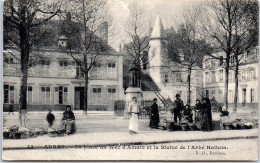 62 ARRAS - La Place Du Wez D'amain Et Statue De Halluin  - Arras