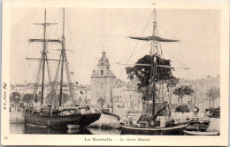 17 LA ROCHELLE - Deux Bateaux Dans Le Vieux Bassin  - La Rochelle