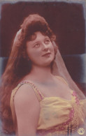 Hand Colored Long Loose Hair Girl Ecrite Vorey Biogravure Belle Femme Long Cheveux Perles Pierres Précieuses - Vrouwen
