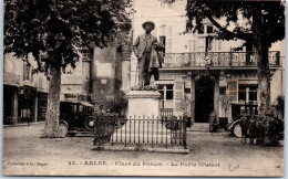 13 ARLES - Place Du Forum Et Statue De Mistral. - Sonstige & Ohne Zuordnung