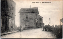 72 MONTBIZOT - Le Passage A Niveau  - Autres & Non Classés