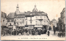72 LA FLECHE - Place Henri IV, Un Jour De Marche. - La Fleche