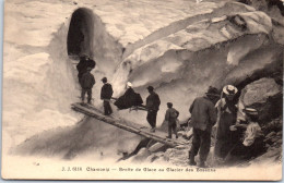 74 CHAMONIX - Grotte De Glacer Au Bossons  - Chamonix-Mont-Blanc