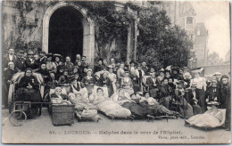 65 LOURDES - Malades Dans La Cour De L'hopital. - Lourdes