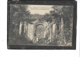 29- LANDEVENNEC-( Plomodiern )-Une Vue Animée Du PORTAIL De L'ABBAYE Prise De L'Interieur - Autres & Non Classés