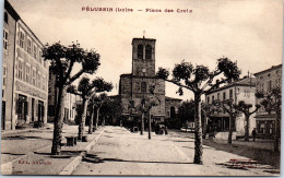 42 PELUSSIN - La Place Des Croix Et L'eglise  - Pelussin