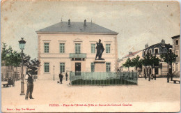 42 FEURS - Place De La Mairie Statue De Combes. - Feurs