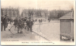75 PARIS - Paris Vecu - Aux Tuileries, Le Grand Bassin  - Petits Métiers à Paris