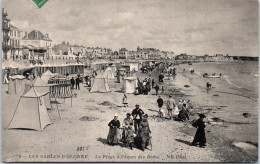 85 LES SABLES D'OLONNE - La Place, L'heure Du Bains  - Sables D'Olonne