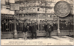 75 PARIS - Greve Cheminots - Policier A Saint Lazares  - Sonstige & Ohne Zuordnung