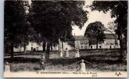 18 HENRICHEMONT - La Place Du Jeux De Paume. - Henrichemont