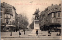 26 VALENCE - Statue Bancel Et Rue De La Gare. - Valence