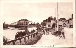 89 MONETEAU - La Route D'auxerre, Au Fond Le Pont  - Andere & Zonder Classificatie