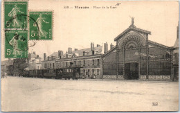 18 VIERZON - Un Coin De La Place De La Gare (tramway) - Vierzon