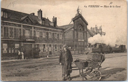 18 VIERZON - La Place De La Gare (tramway) - Vierzon