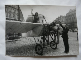 PHOTO ANCIENNE (13 X 18 Cm) : Scène Animée - AVION - Photo AGIP Robert COHEN - Aviazione