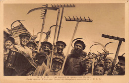 U.S.S.R. - Farmers Go To The Fields - Publ. By The Friends Of The Soviet Union In France, Circa 1930. - Rusia