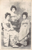 Japan - Geishas - SILK POSTCARD - Publ. Komaki & Co. - Autres & Non Classés