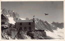 Suisse - Avion Biplan Survolant Les Alpes - Châlet Avec Spectateurs - Photo Kodak - Ed. Inconnu  - Sonstige & Ohne Zuordnung