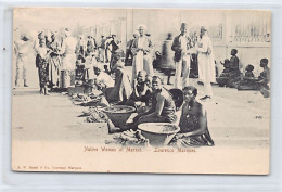 Mozambique - LOURENÇO MARQUES - Native Women At Market - Publ. A. W. Bayly & Co.  - Mozambique