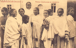 Madagascar - Petites Chrétiennes Betsiléo En Récréation - Ed. Procure Des Missions 4 - Madagaskar