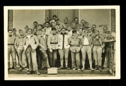 Carte Photo Militaire Soldats Du 372eme Regiment  ( Format 9cm X 14cm ) - Régiments