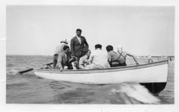 Photo Vintage Paris Snap Shop - Homme Men Barque Boat Mer Sea Vague Wave - Barcos